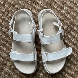 Chunky sandals
